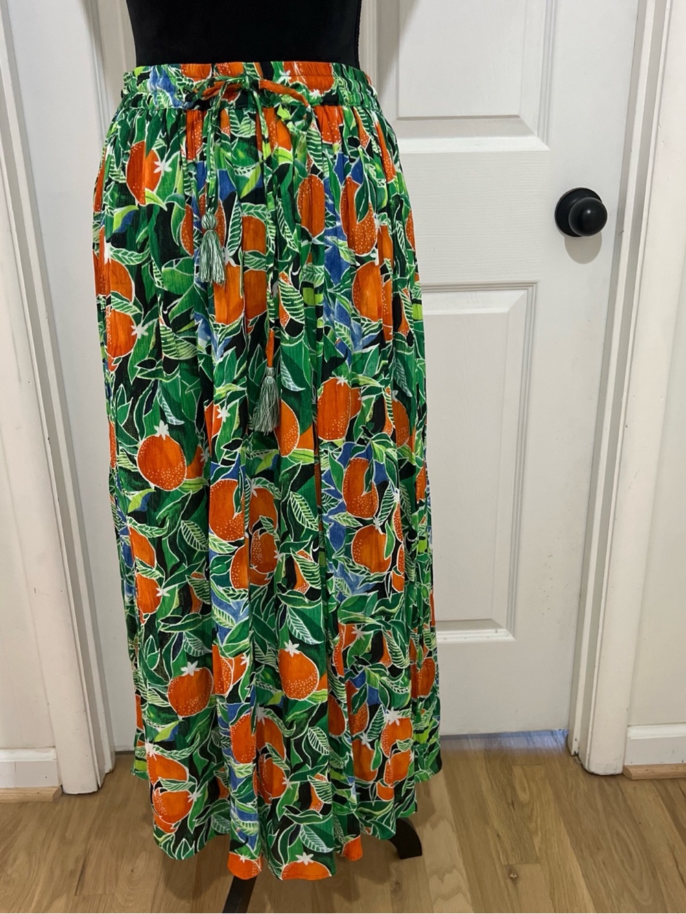 Gypsie Blu Size M Women’s Green & Orange Floral Maxi Skirt with Tassel Tie NWT